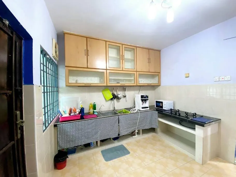Modern Stylish 2 Storey Corner House @Alma Bm ブキッ・ムルタジャム 別荘